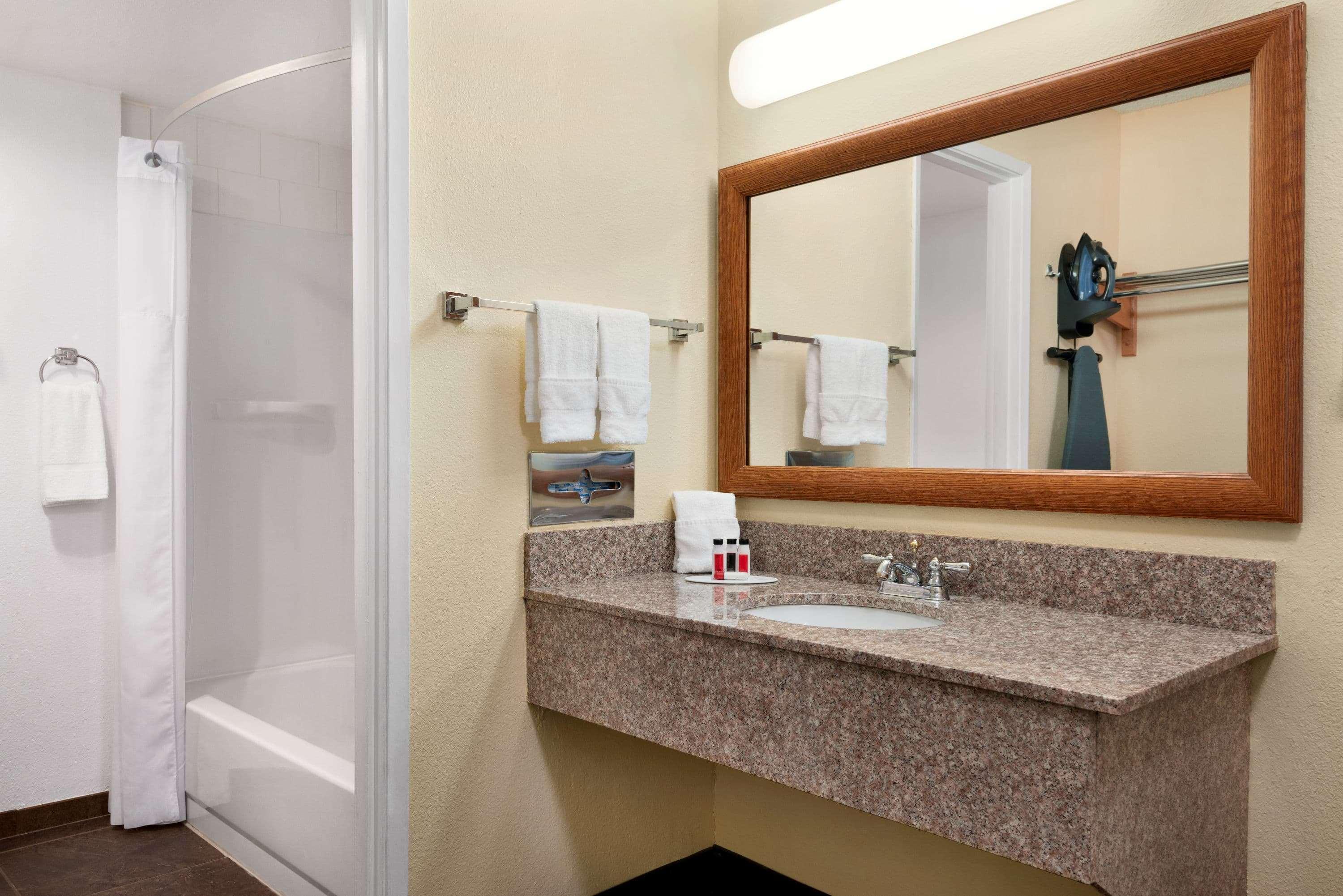 Ramada By Wyndham Airport 3*