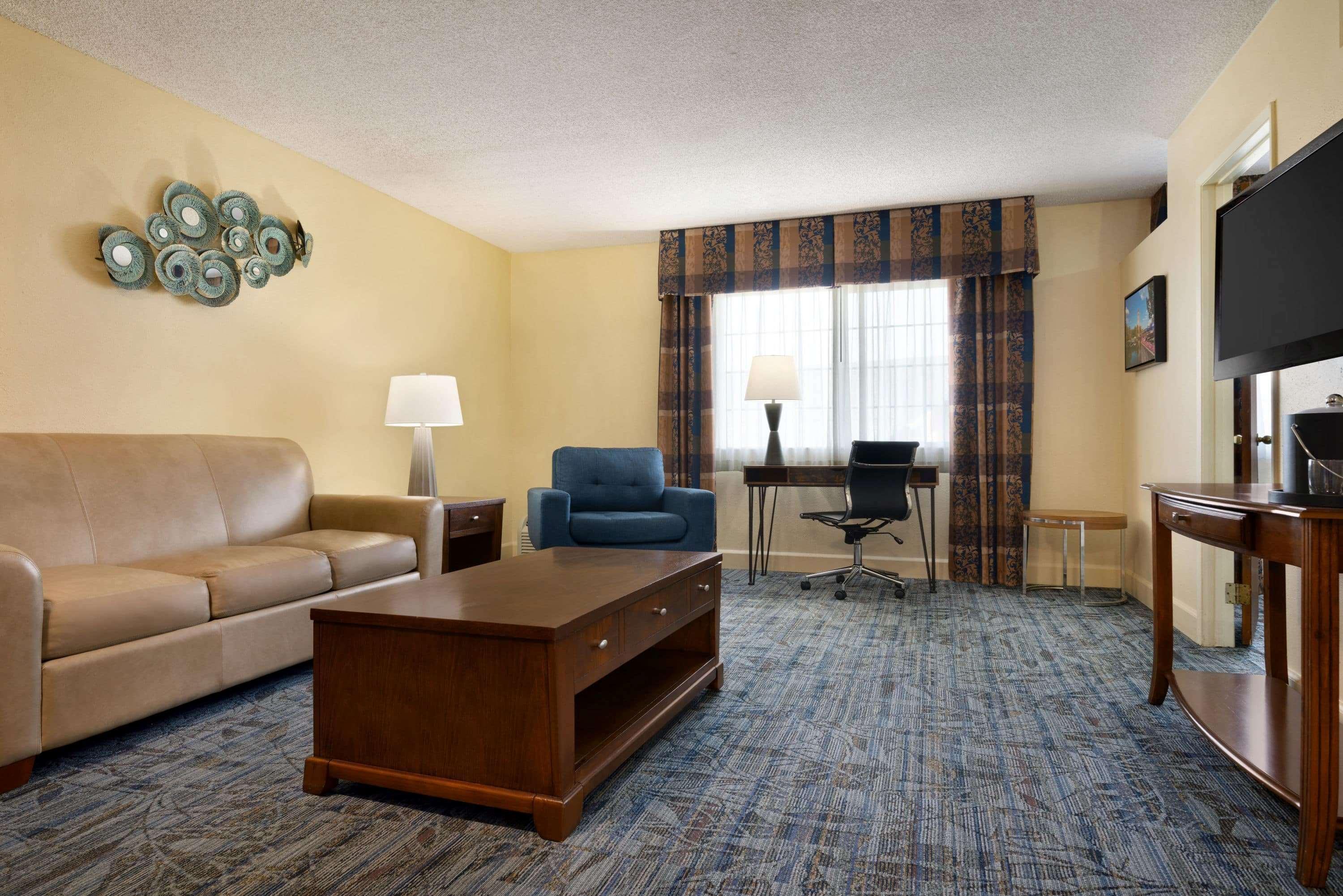 Hotel Ramada By Wyndham Airport 3*