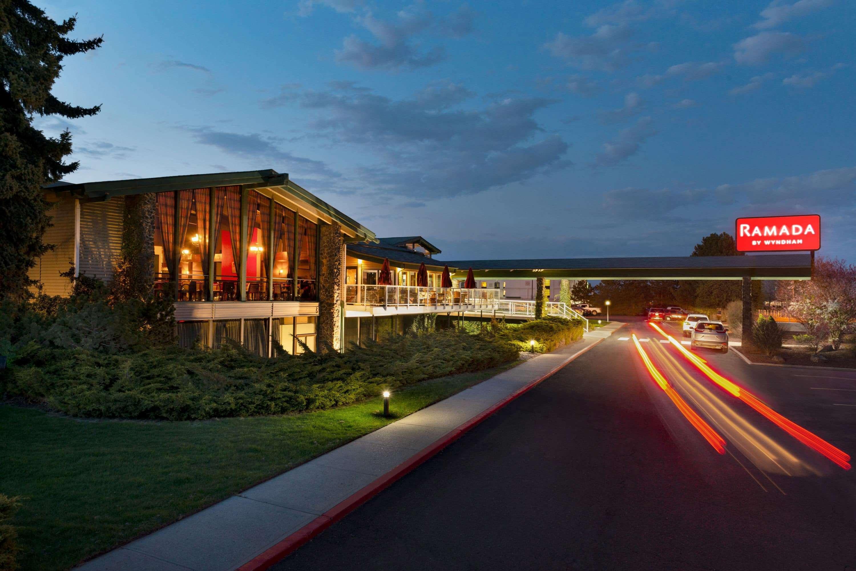 Hotel Ramada By Wyndham Airport 3*