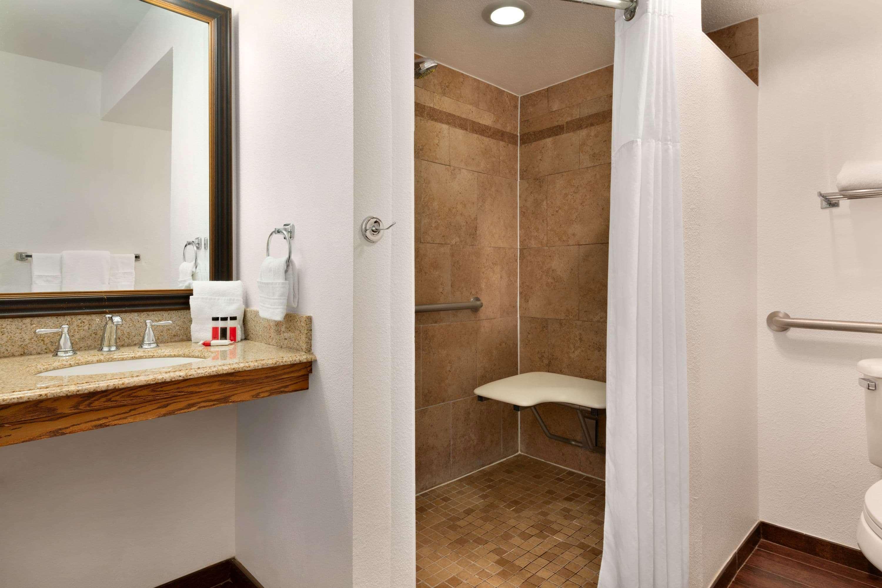Hotel Ramada By Wyndham Airport Spokane