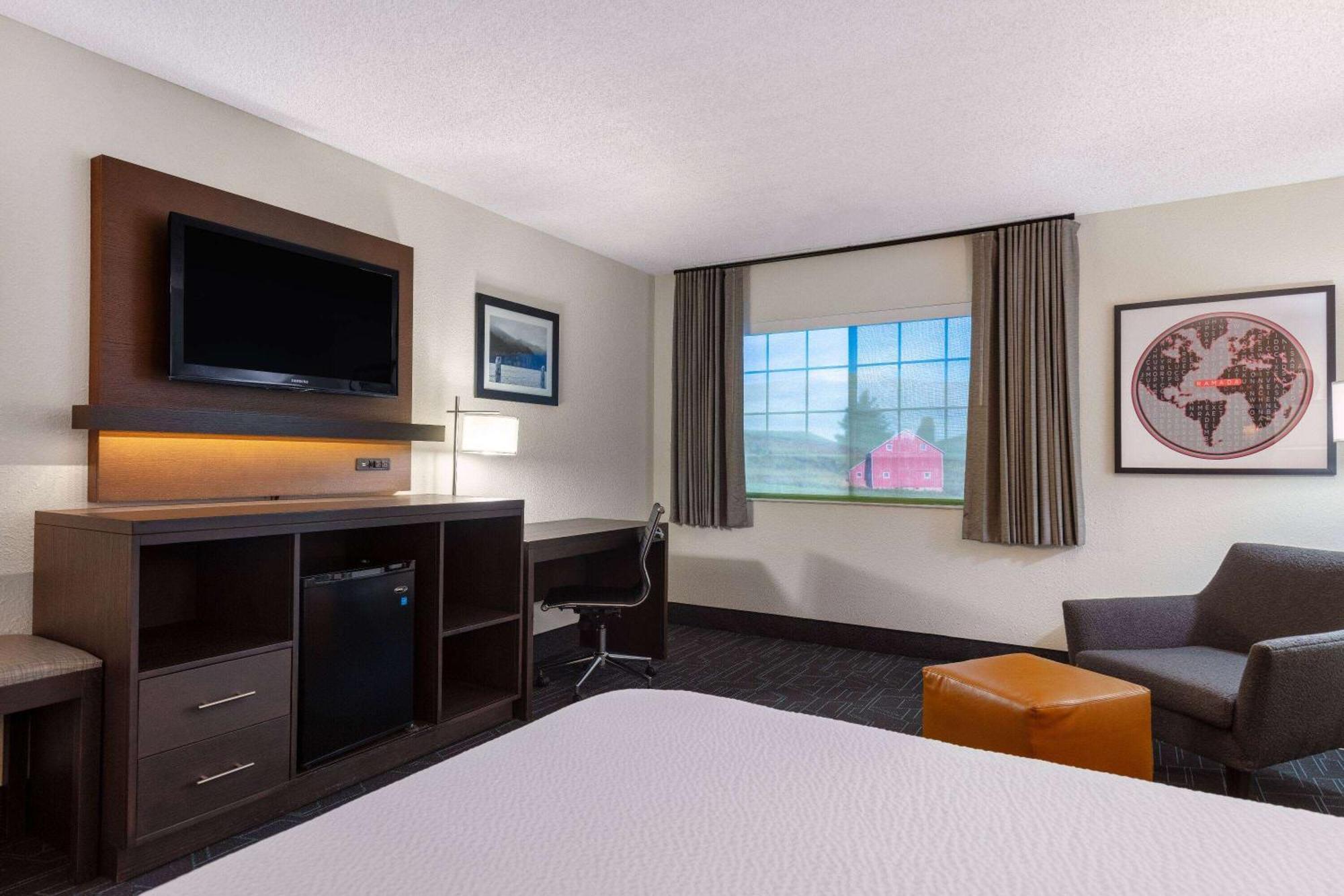 Ramada By Wyndham Airport 3*