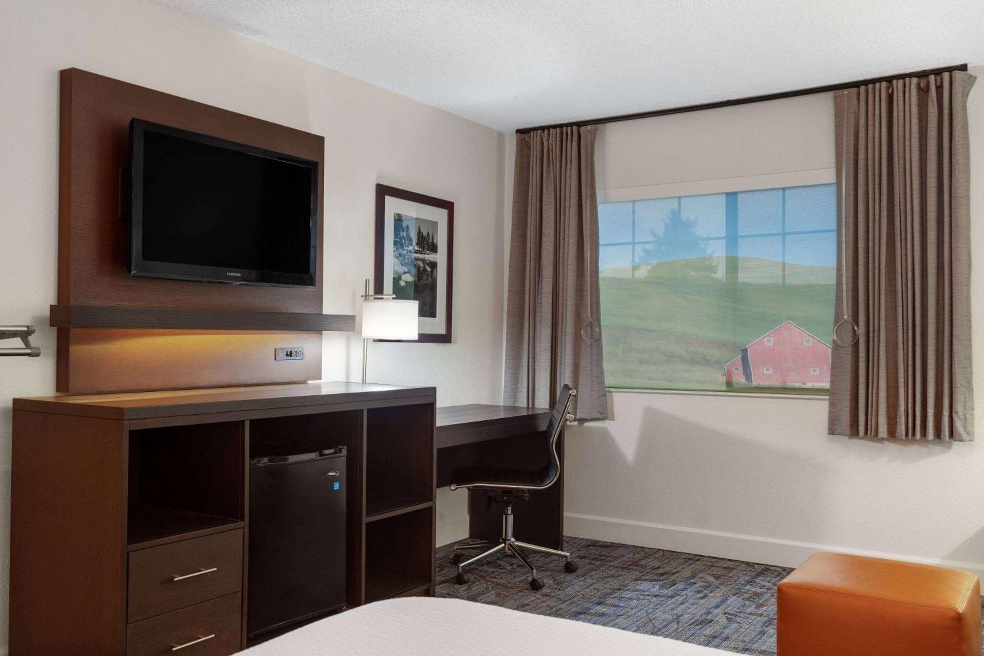 Hotel Ramada By Wyndham Airport