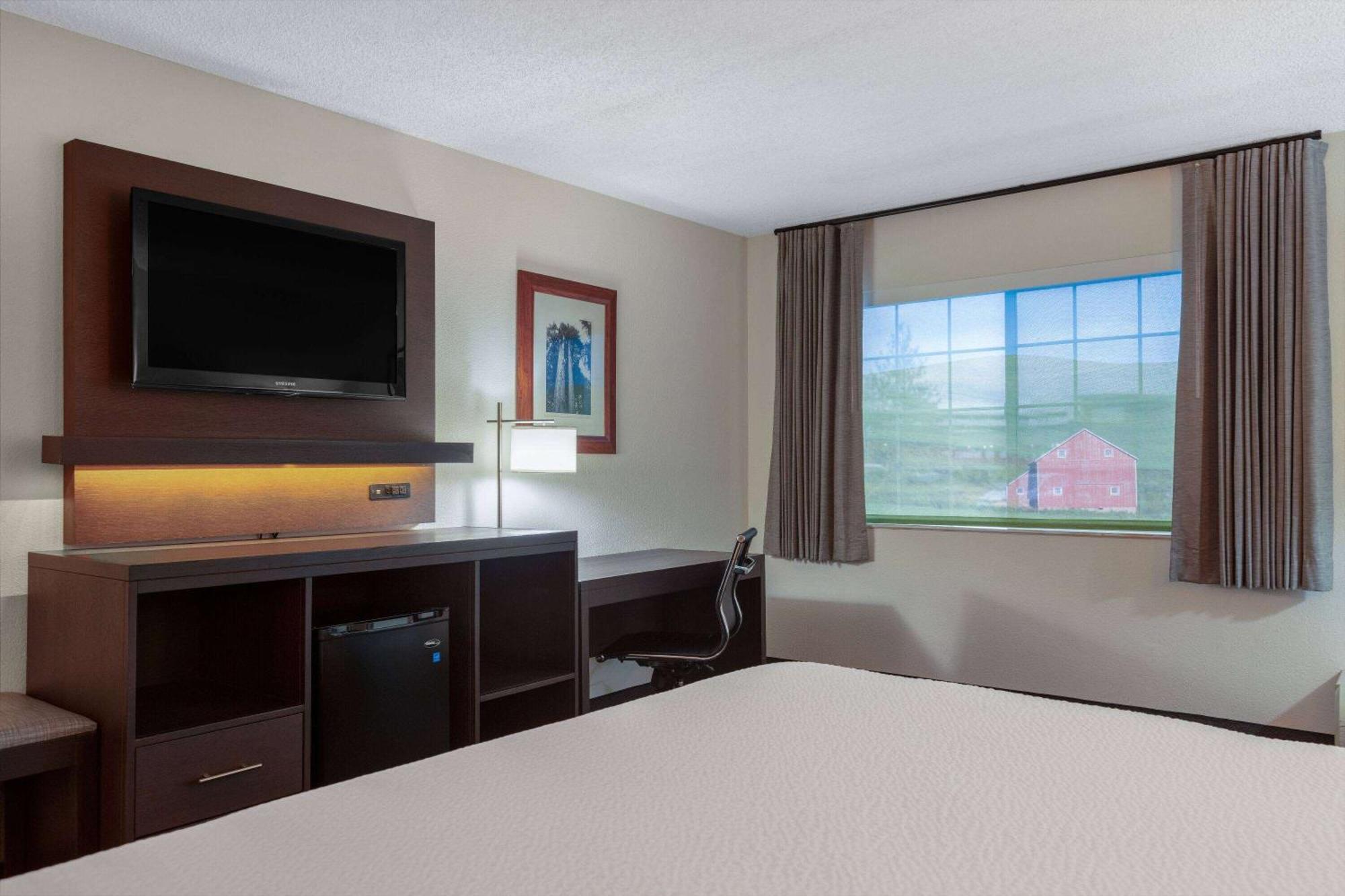 Hotel Ramada By Wyndham Airport