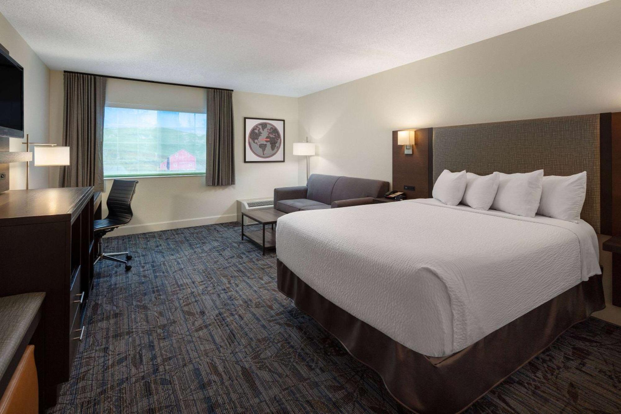 Hotel Ramada By Wyndham Airport