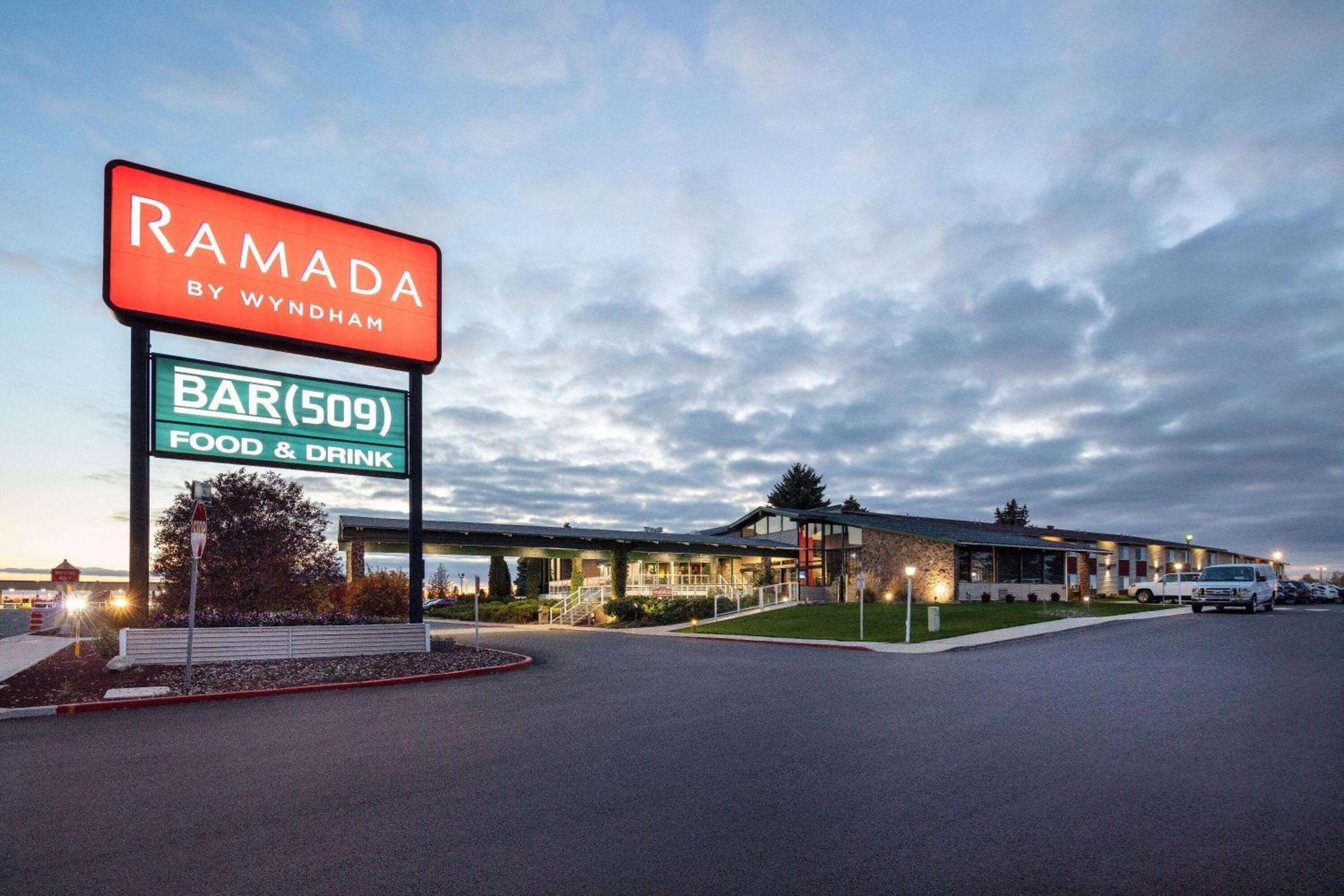 Hotel Ramada By Wyndham Airport Spokane