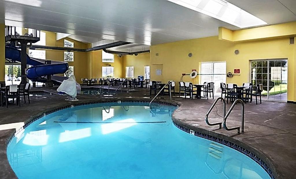 Ramada By Wyndham Airport