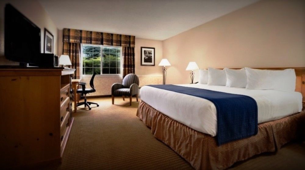Hotel Ramada By Wyndham Airport 3*