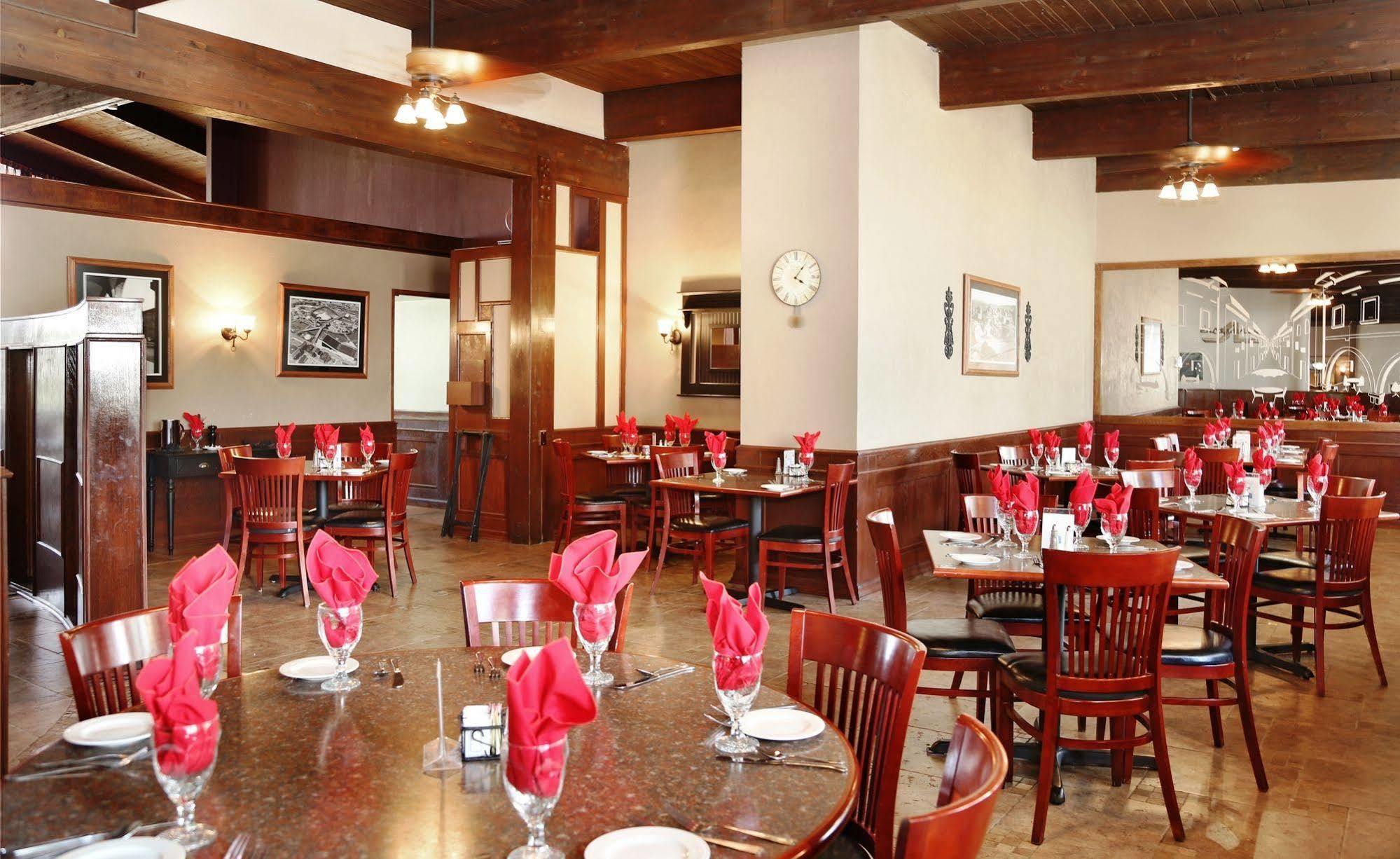 Ramada By Wyndham Airport 3*