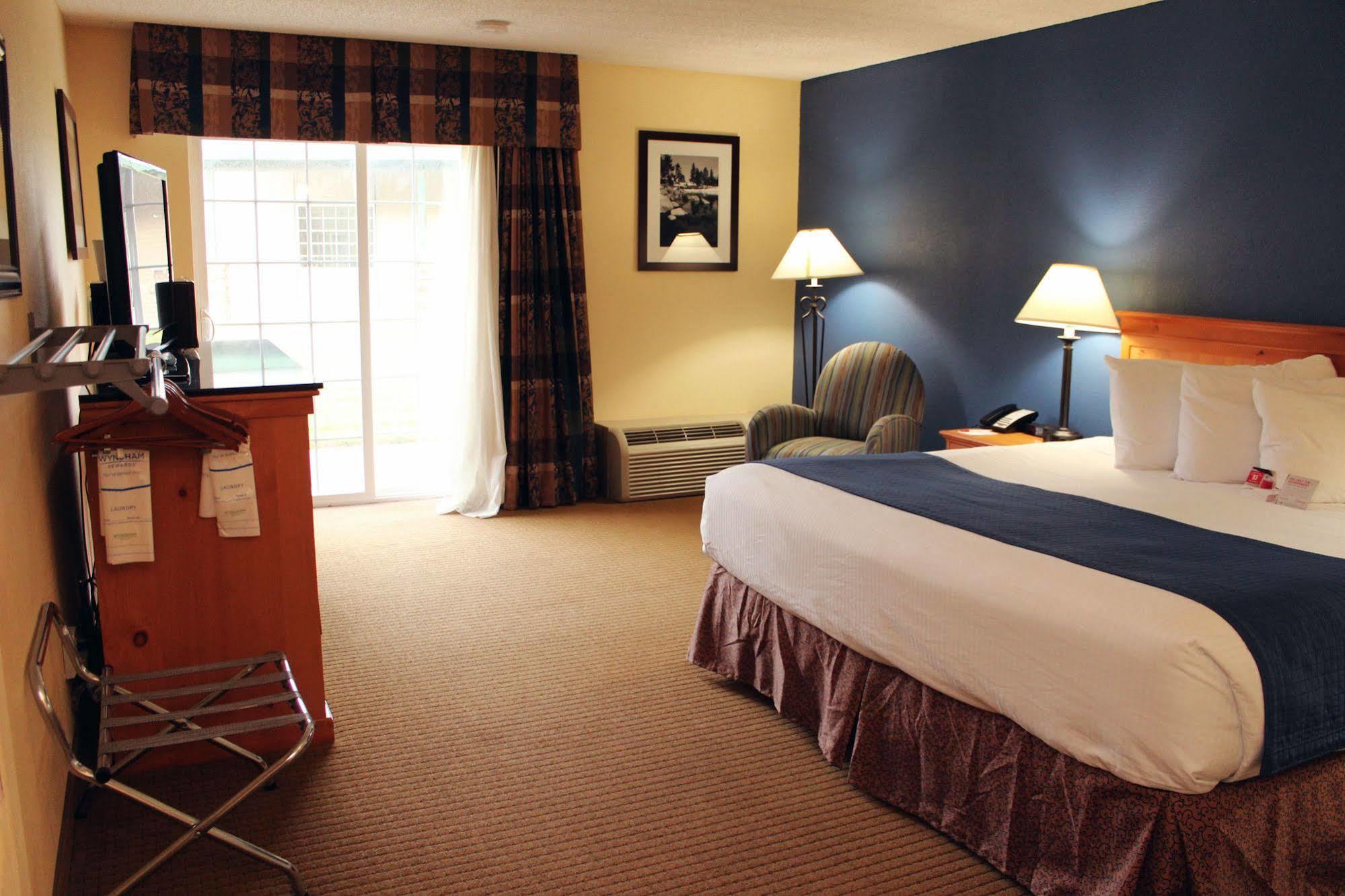 Hotel Ramada By Wyndham Airport Spokane