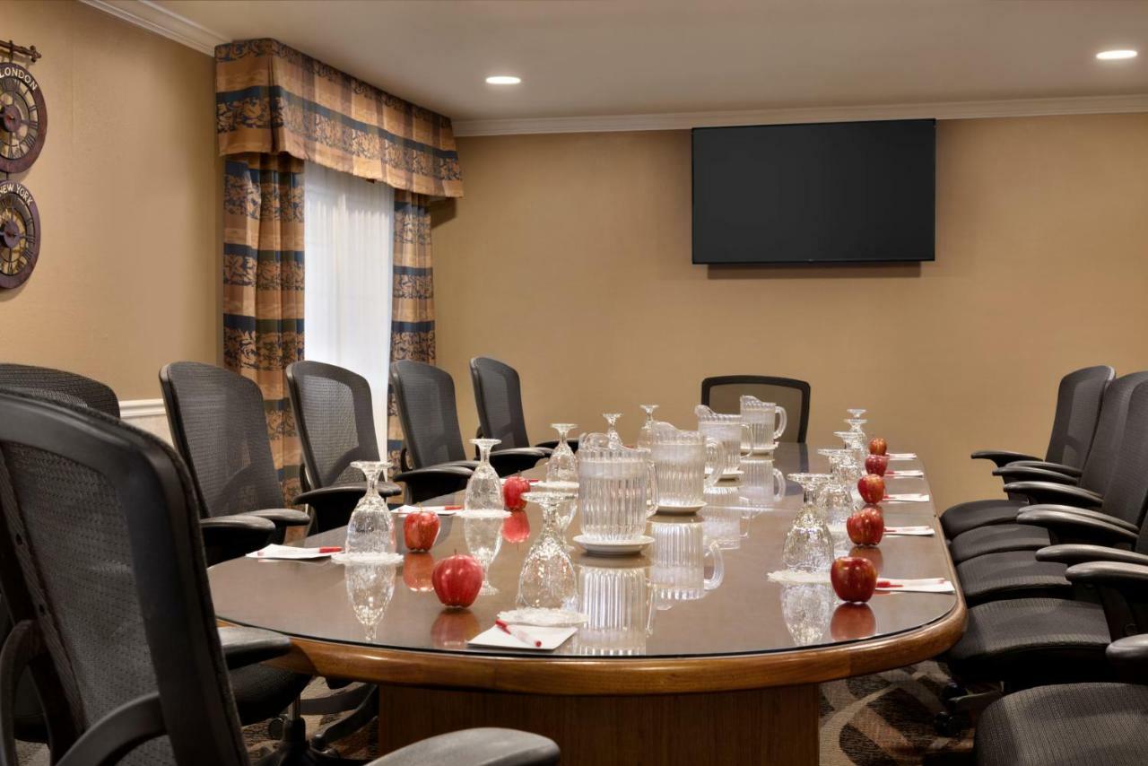 Hotel Ramada By Wyndham Airport